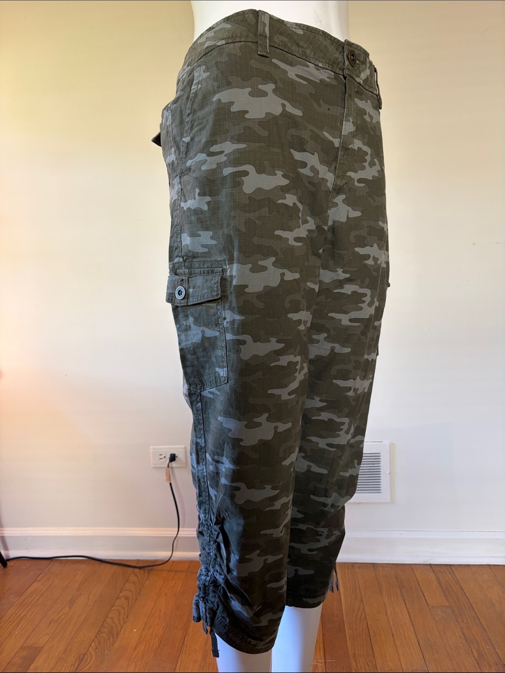 NWT ! Eddie Bauer RIPSTOP Olive Camouflage Cargo Capris 14 - Picture 5 of 10